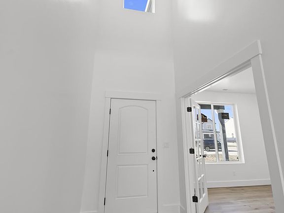 Entry. Photos of 2-3-2023