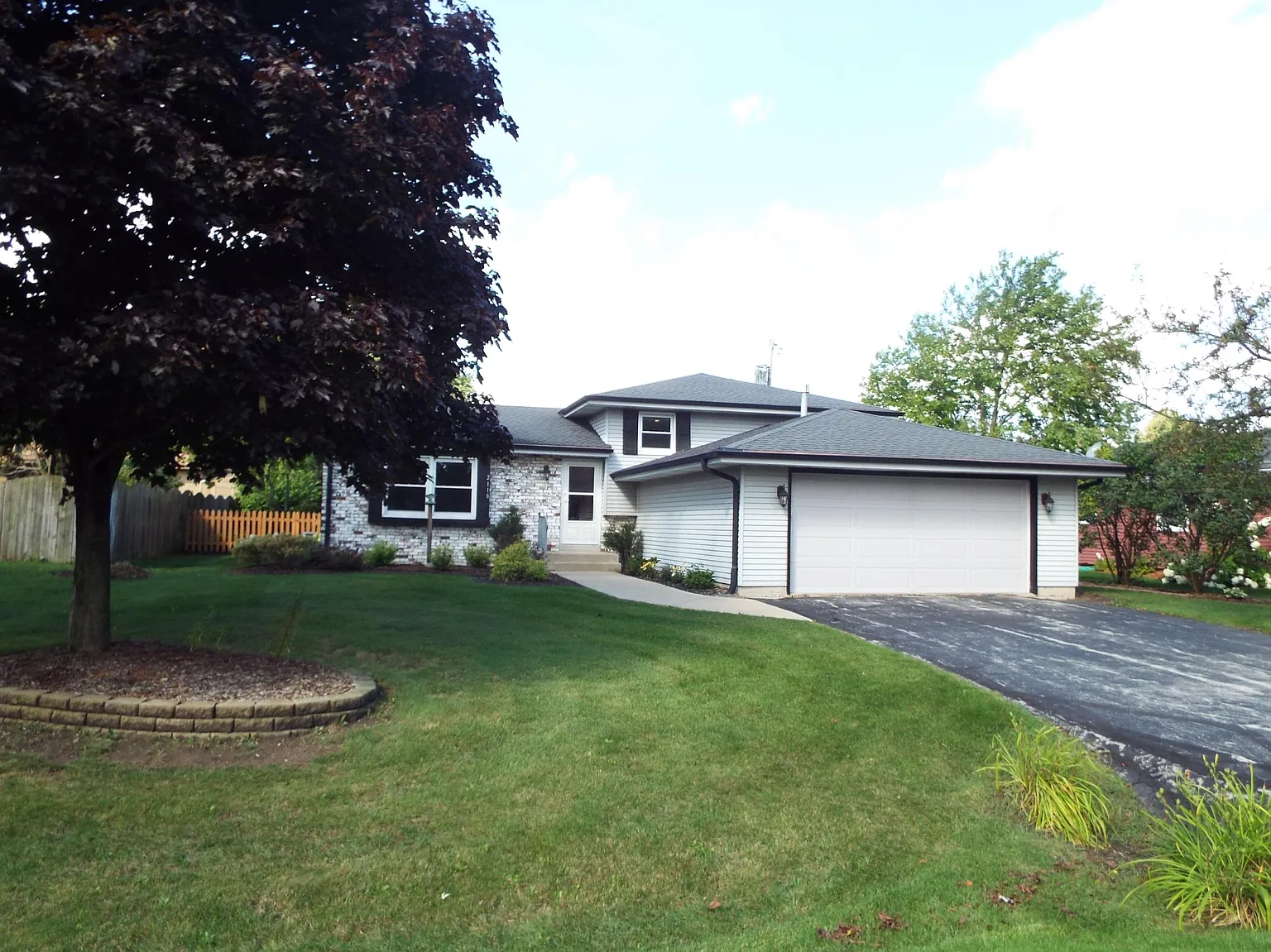 2118 Riviera Dr photo 1