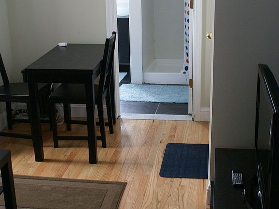 4th image of 213 W 28th St APT 15