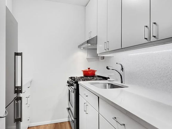 5th image of 150 E 27th St APT 1C