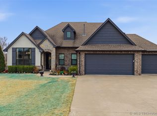 8442 Spring Creek Ct, Claremore, OK 74019