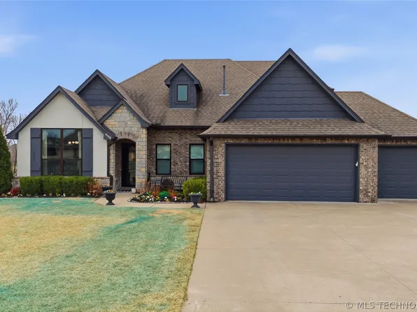 8442 Spring Creek Ct, Claremore, OK 74019