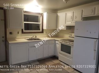 560 Spinnaker Ln, Green Bay, WI 54302