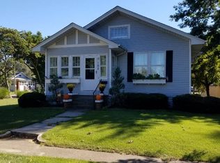 102 W Briggs Ave, Roodhouse, IL 62082