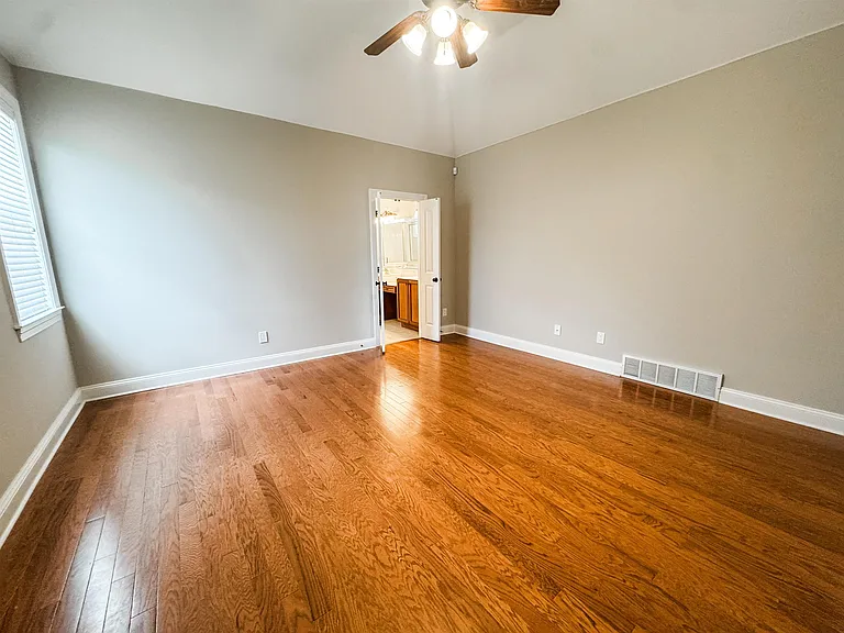 621 Covington Walk Ln S — Photo 9