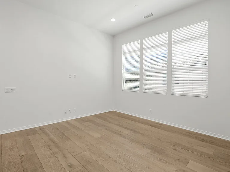 82 Parkwood — Photo 12