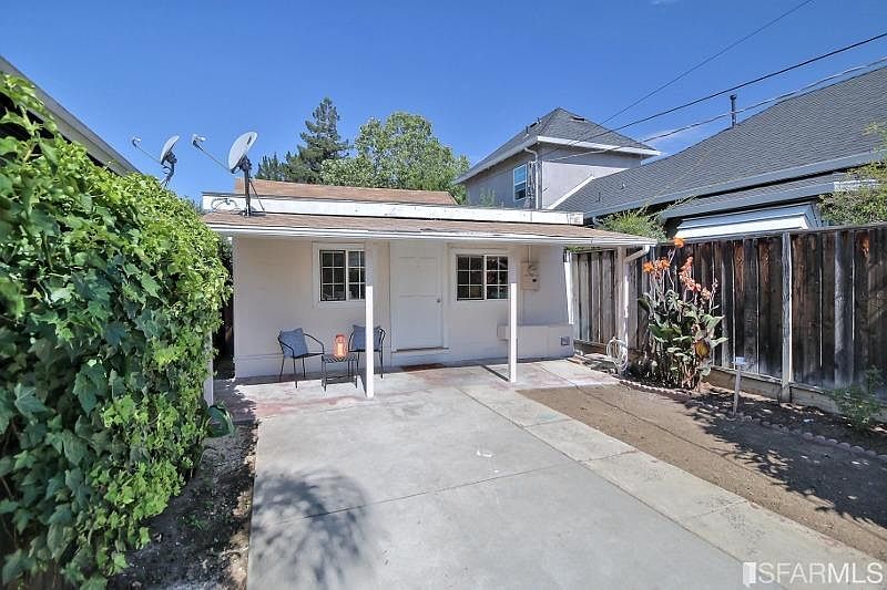 1st image of 389 Menker Ave