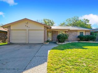 421 Brian Dr, Grand Prairie, TX 75052