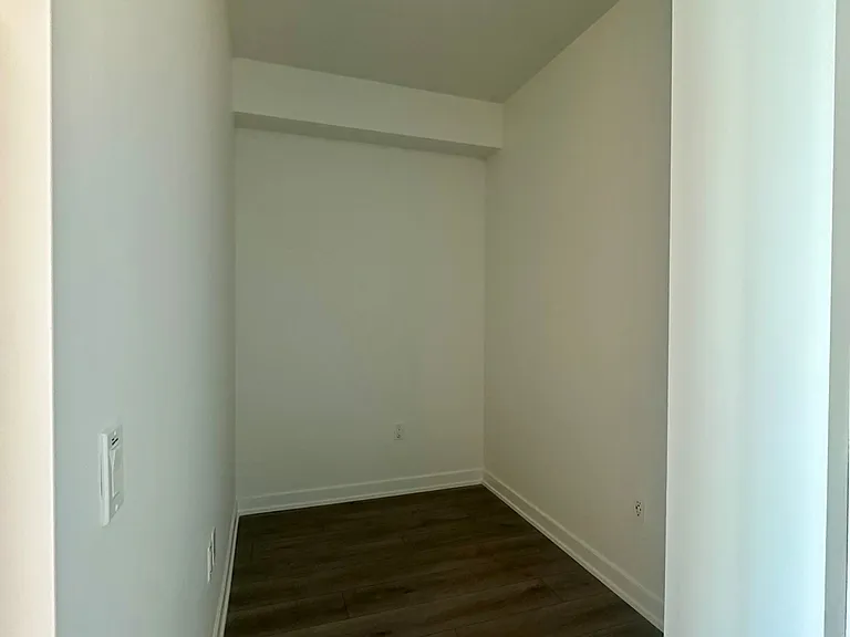 1 Fairview Rd E #1705 — Photo 3