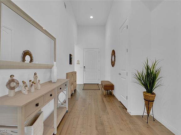 5th image of 10118 Millholm Ave