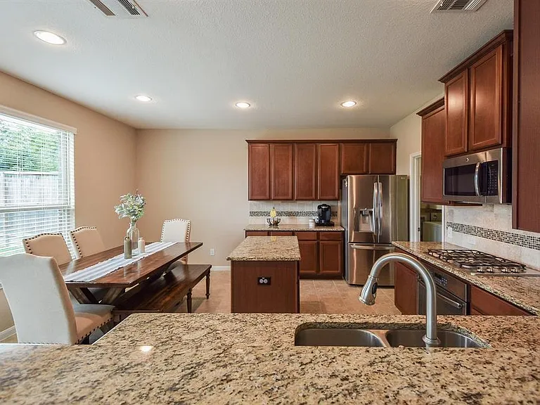 7002 Edwanna Ln — Photo 7