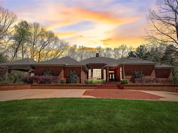 3054 Chattahoochee Trce, Gainesville, GA 30506