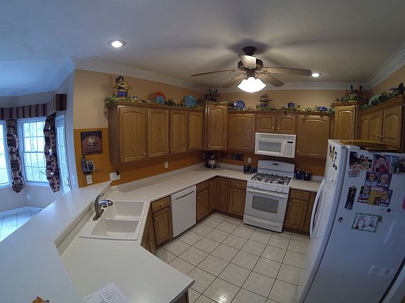 Lots of Cabinet Space!