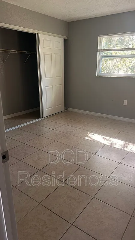 Building Photo - 612 Sally Ln #14