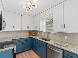 900 Hollow Creek Rd, Burleson, TX 76028
