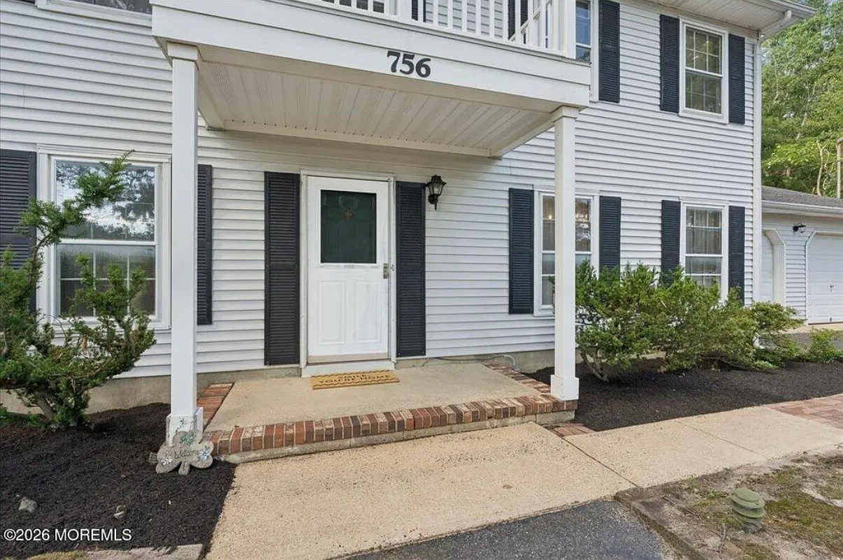 4 bed, 2.5 bath, 2288 sqft, $3,900 — Photo 3