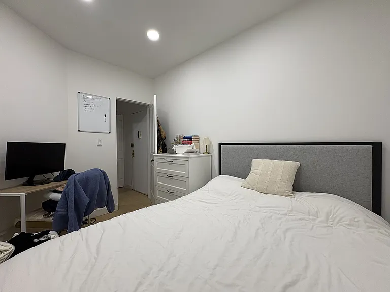 254 W 15th St #2C — Photo 6