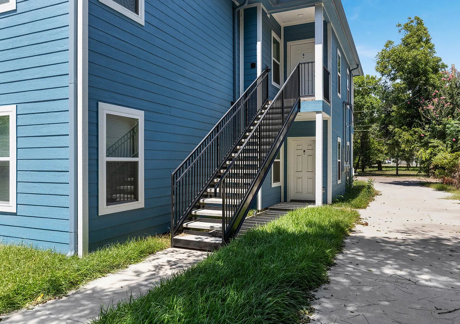 1215 Kellum Street — Photo 3