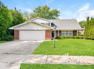 2206 W Lawrence Ln, Mount Prospect, IL 60056