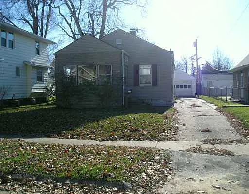 816 E Irvington Dr photo 1