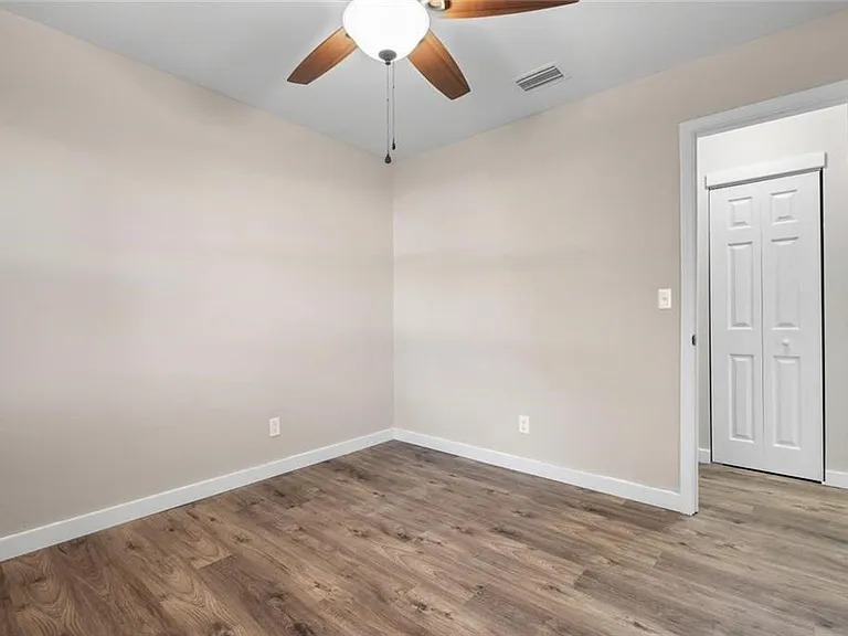 920 Johnston St — Photo 17