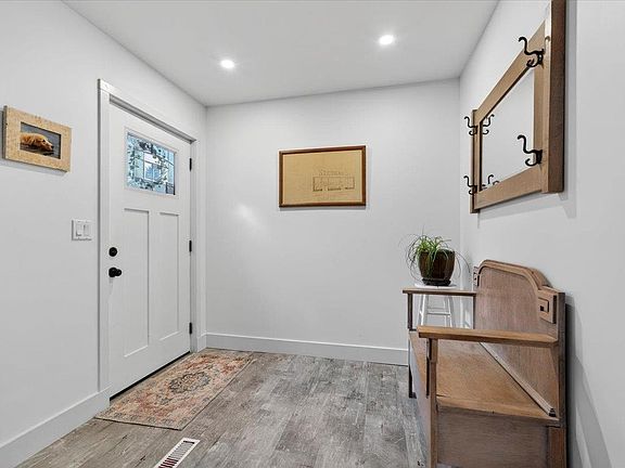 5th image of 19050 Mitchell Rd