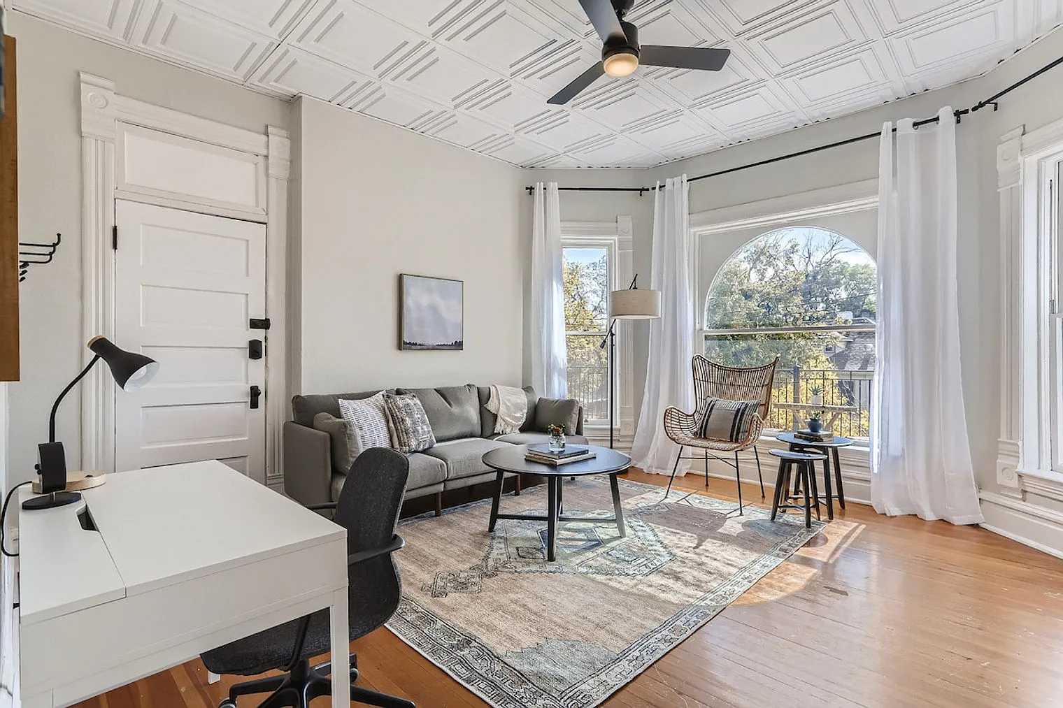 1 bed, 1.0 bath, 613 sqft, $2,813 — Photo 3