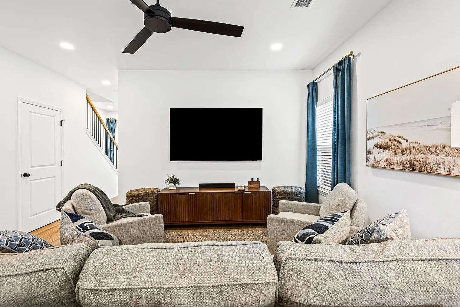 3 bed, 2.0 bath, 1528 sqft, $5,051 — Photo 4