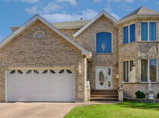 2711 Hessing St, River Grove, IL 60171