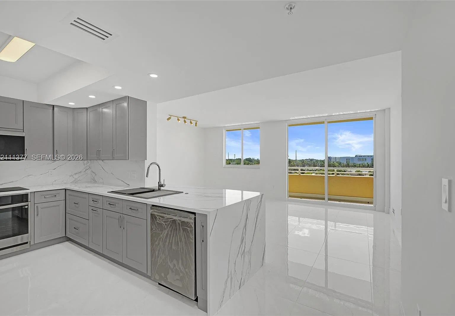 Venture At Aventura West — Photo 1