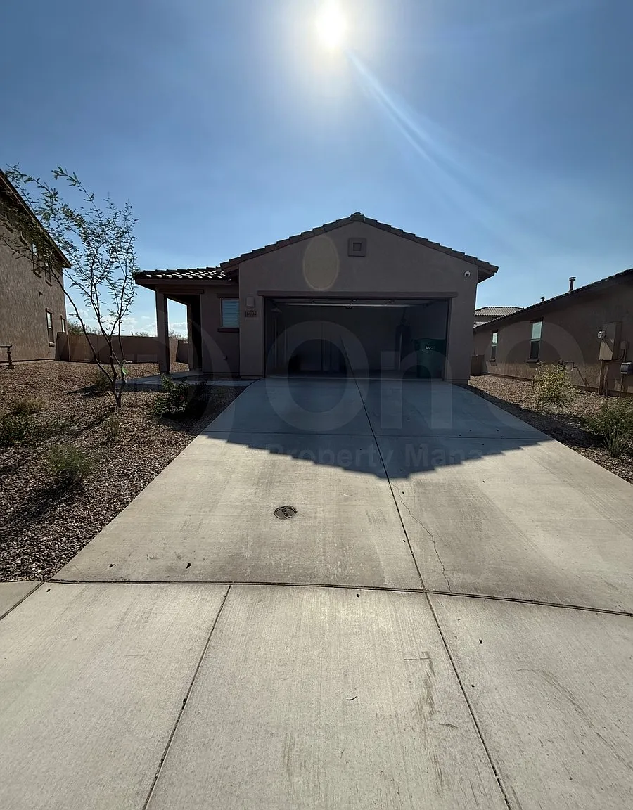 3 bed, 2.0 bath, 1467 sqft, $2,100 — Photo 2