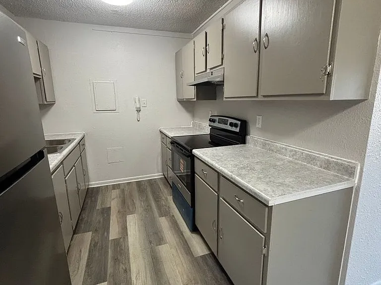 Cedar Crest Apartments — Photo 6