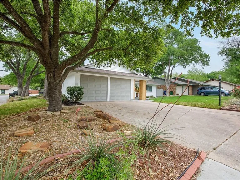 2508 Aldford Dr — Photo 2
