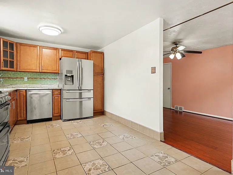 653 Franklin St — Photo 14