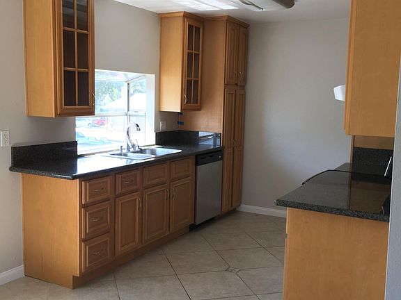4th image of 14691 Plaza Dr #D