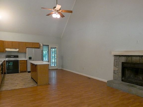 4th image of 16 Pocaset Dr