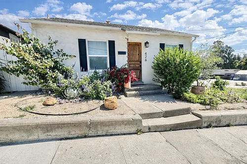 426 Crown Hill St Photo 1