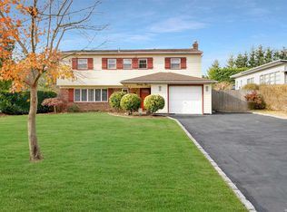 22 Magnolia Dr, Commack, NY 11725