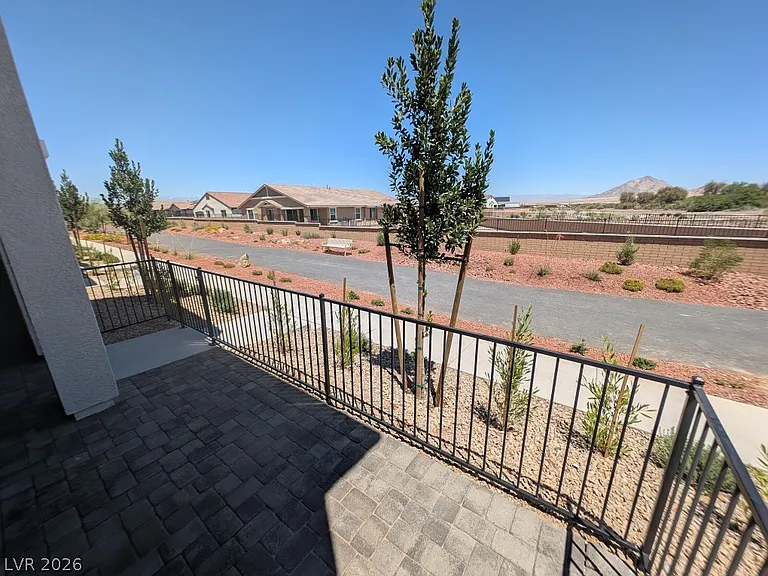 484 Golden Myna Ave — Photo 4