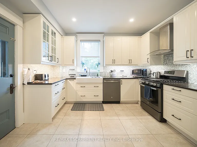 8 William St — Photo 16