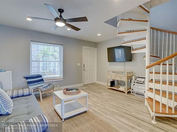 5th image of 2708 NE 14th Street Cswy APT 6