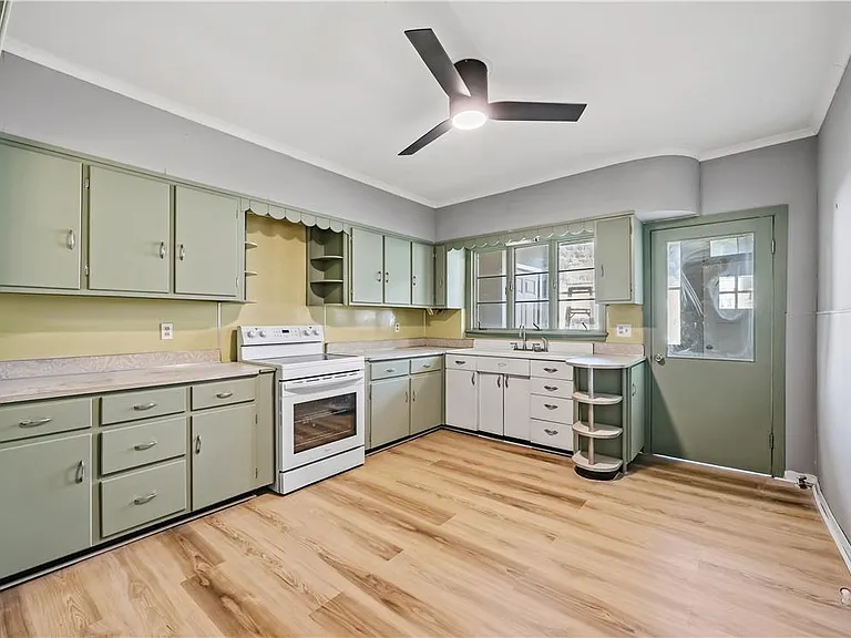 1228 E Centre St — Photo 8