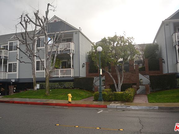 3rd image of 154 W Lemon Ave #B