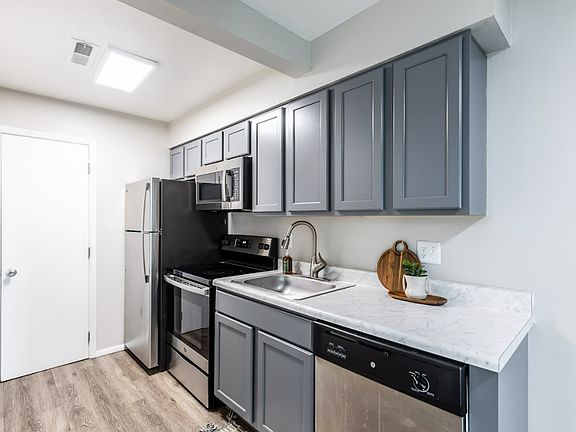3rd image of 605 Hanna Ave #8