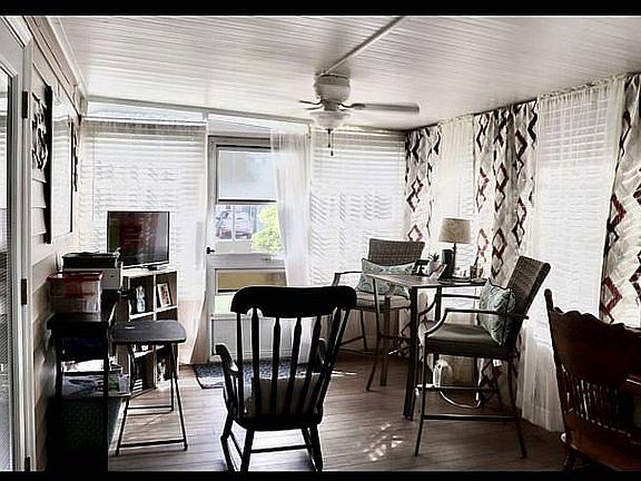 5th image of 415 McElwee Dr #415