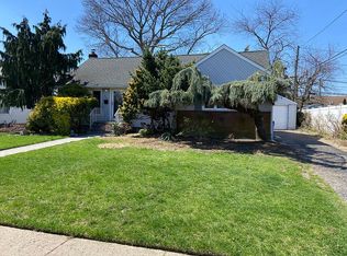 826 Brent Dr, Wantagh, NY 11793