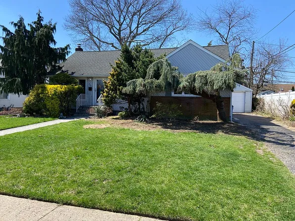 826 Brent Dr, Wantagh, NY 11793