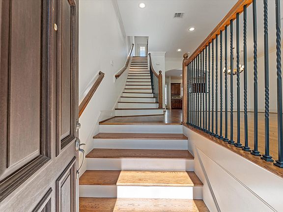 3rd image of 36 Waterway Ct