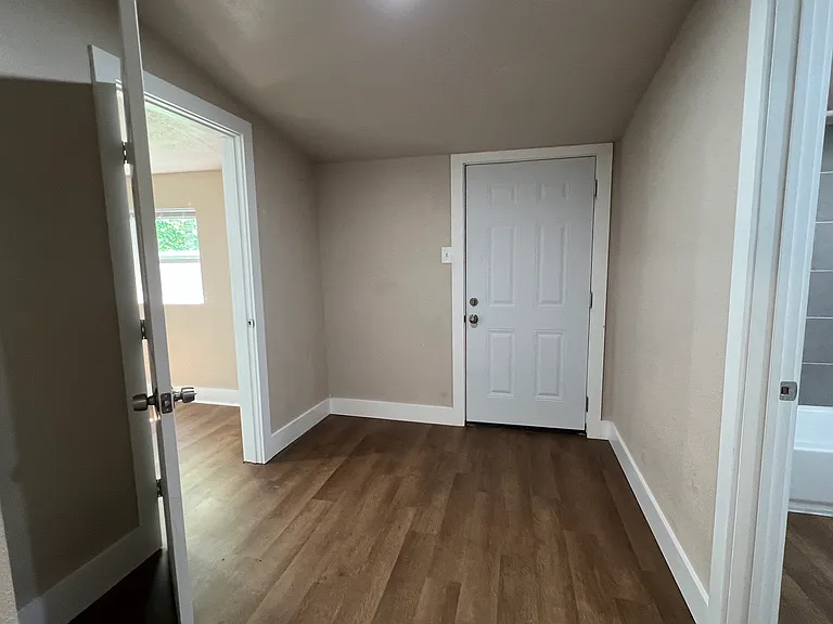 1709 Durham Ave — Photo 14