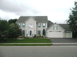 8982 Gould Rd, Eden Prairie, MN 55347